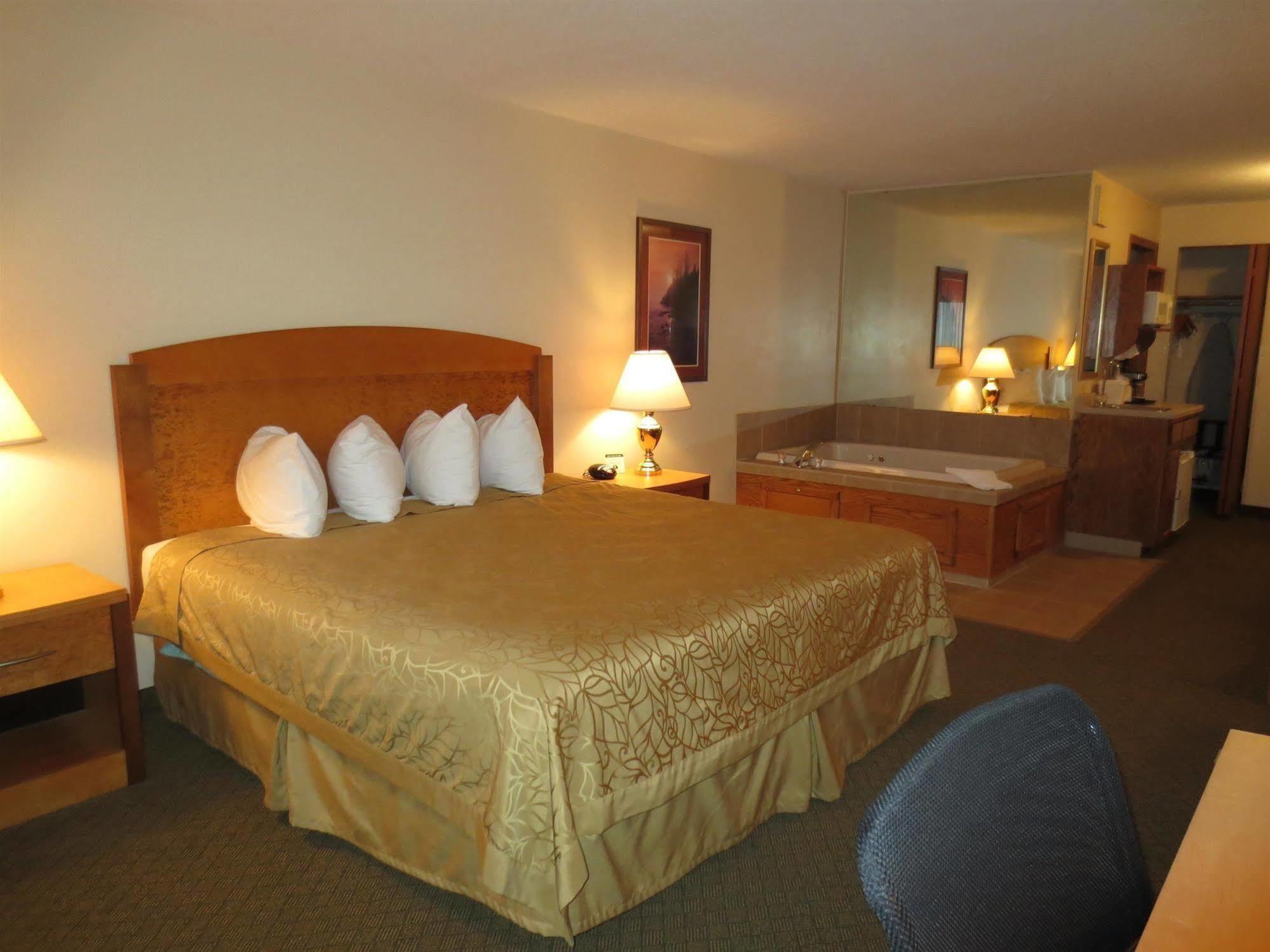 Boarders Inn & Suites By Cobblestone Hotels Superior Luaran gambar