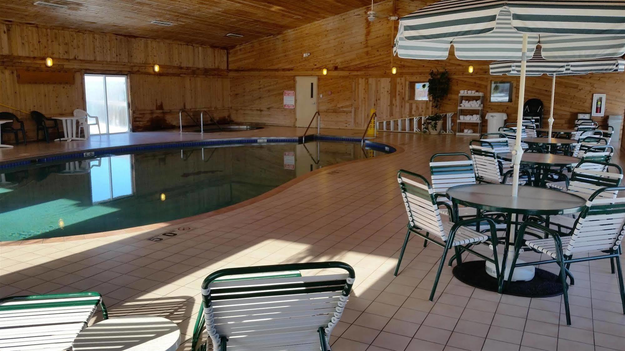 Boarders Inn & Suites By Cobblestone Hotels Superior Luaran gambar
