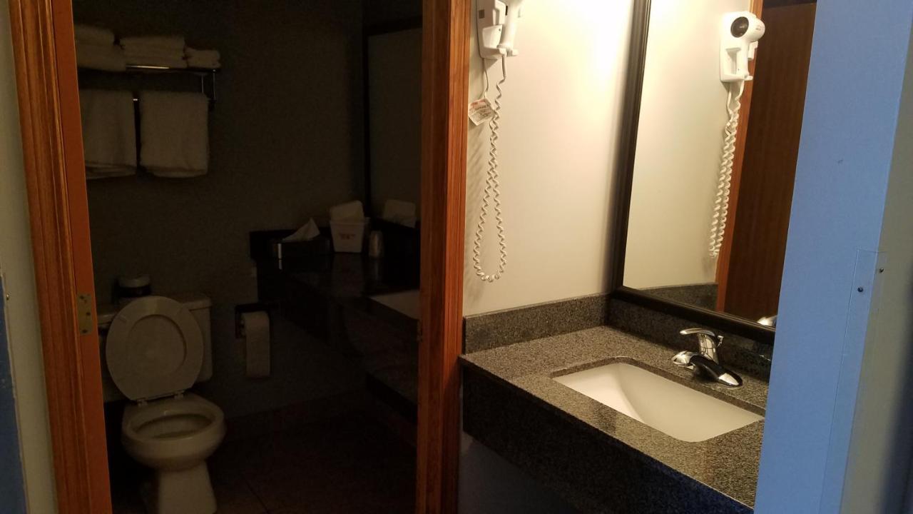 Boarders Inn & Suites By Cobblestone Hotels Superior Luaran gambar