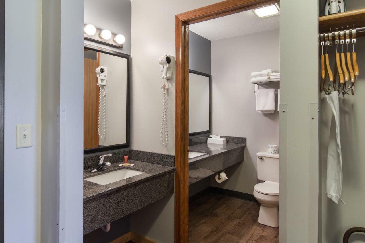 Boarders Inn & Suites By Cobblestone Hotels Superior Luaran gambar