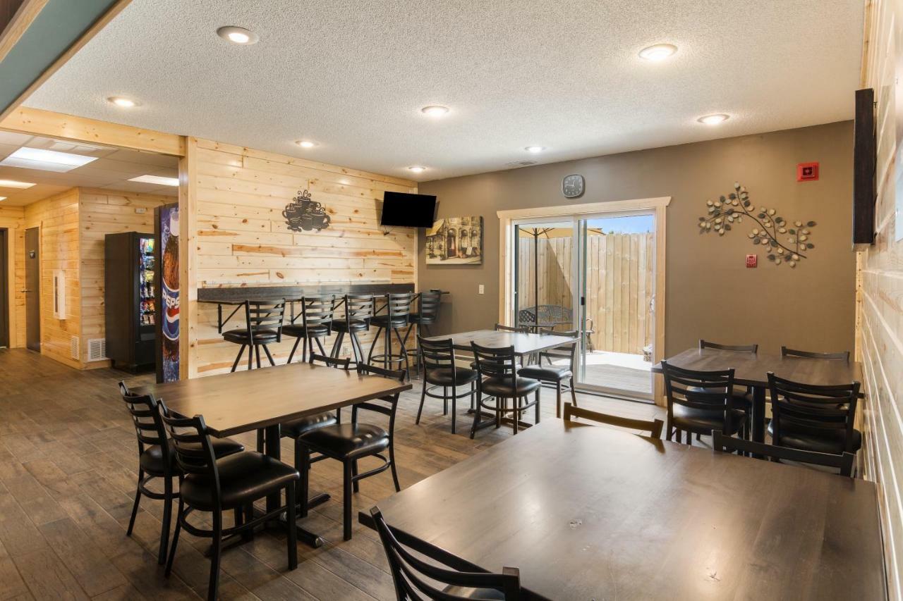 Boarders Inn & Suites By Cobblestone Hotels Superior Luaran gambar