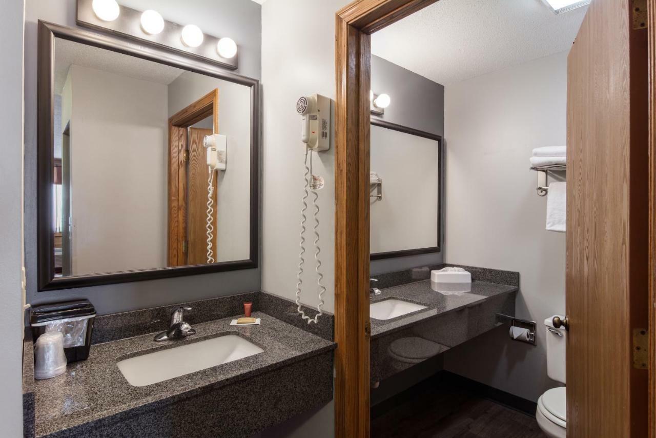Boarders Inn & Suites By Cobblestone Hotels Superior Luaran gambar