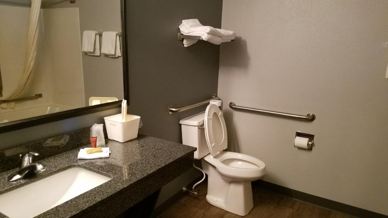 Boarders Inn & Suites By Cobblestone Hotels Superior Luaran gambar